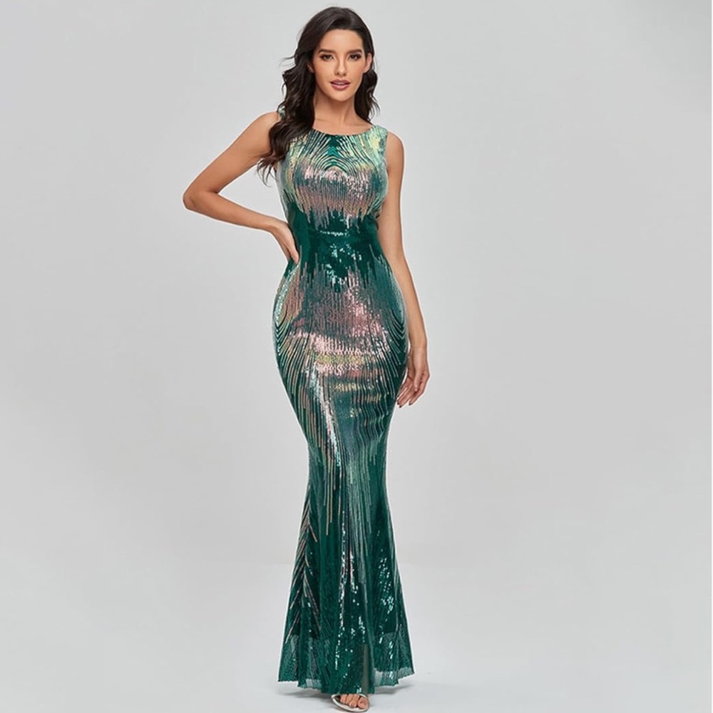 New Stunning Emerald/Silver Sequin Formal